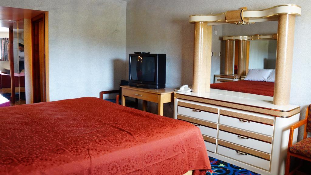 Royale Inn Κάνσας Δωμάτιο φωτογραφία