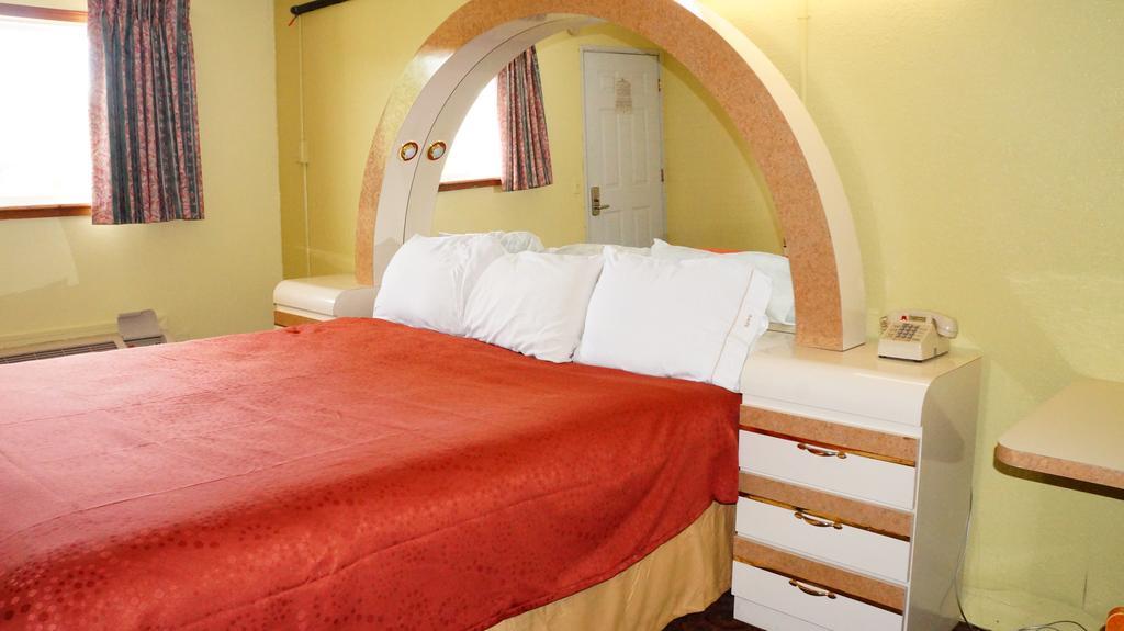 Royale Inn Κάνσας Δωμάτιο φωτογραφία