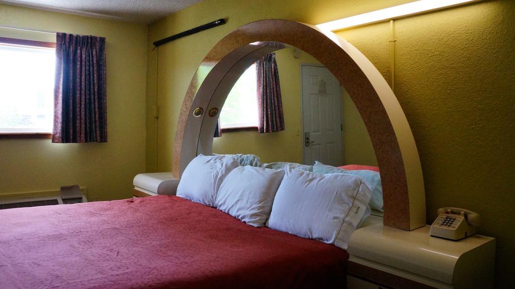 Royale Inn Κάνσας Δωμάτιο φωτογραφία